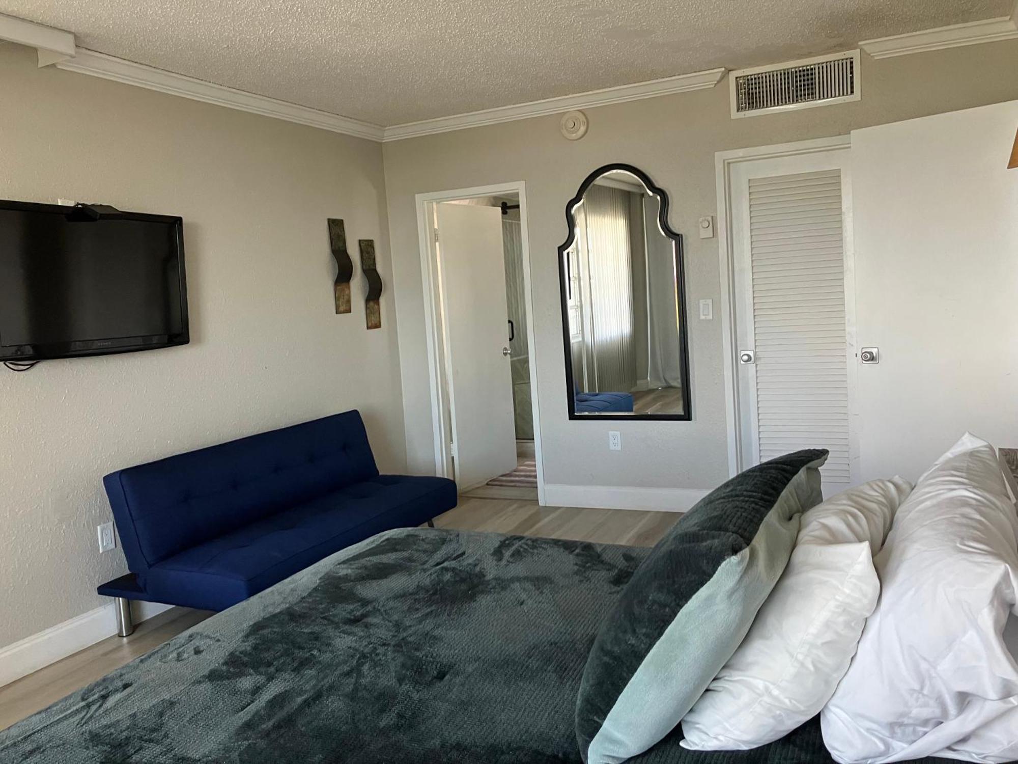 Oceanview On Sand Located In Ocean Manor Resort Fort Lauderdale Beach 2 Bed 2 Bath Spacious Corner Unit Partial Ocean View Екстер'єр фото